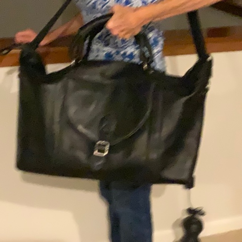 Leather travel bag